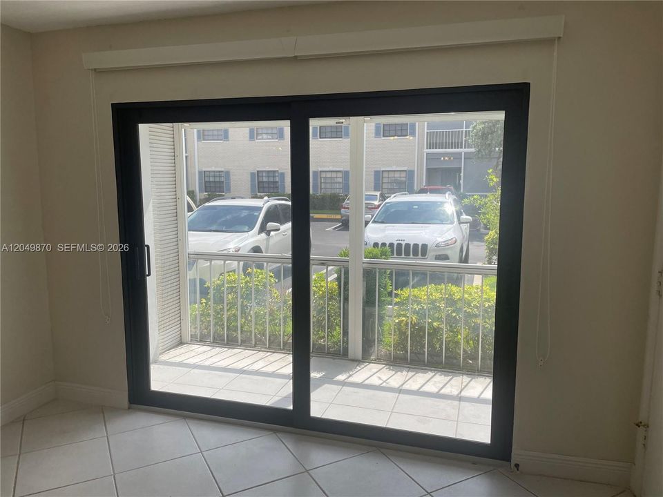 For Rent: $2,150 (2 beds, 2 baths, 982 Square Feet)