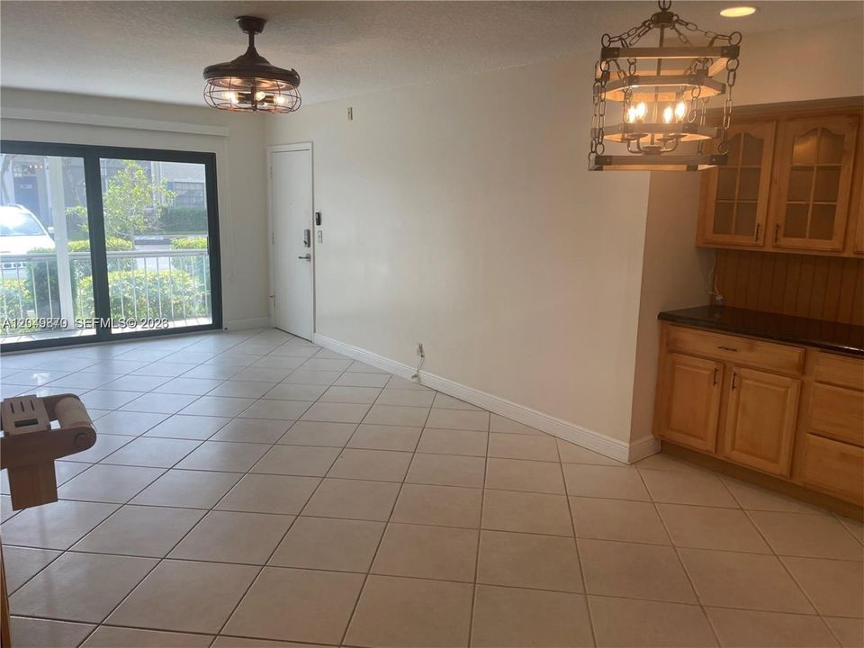 For Rent: $2,150 (2 beds, 2 baths, 982 Square Feet)