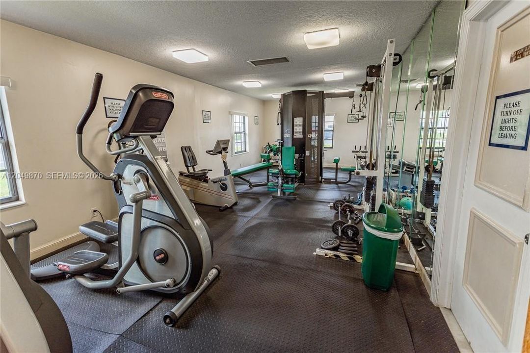 For Rent: $2,150 (2 beds, 2 baths, 982 Square Feet)