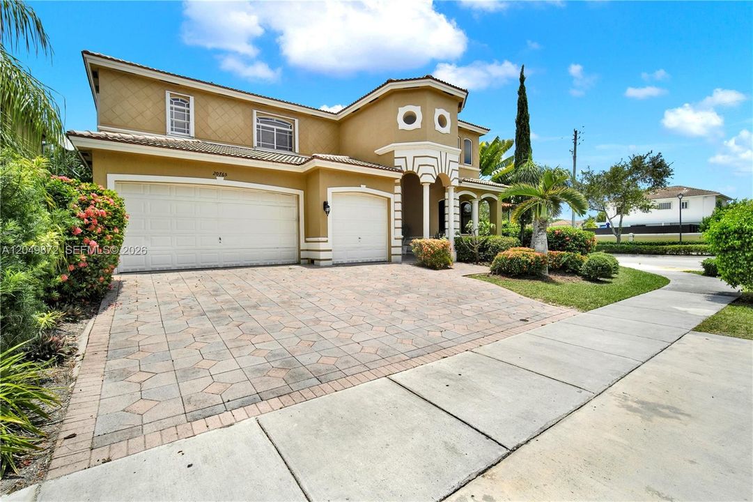 For Rent: $4,490 (5 beds, 3 baths, 2962 Square Feet)