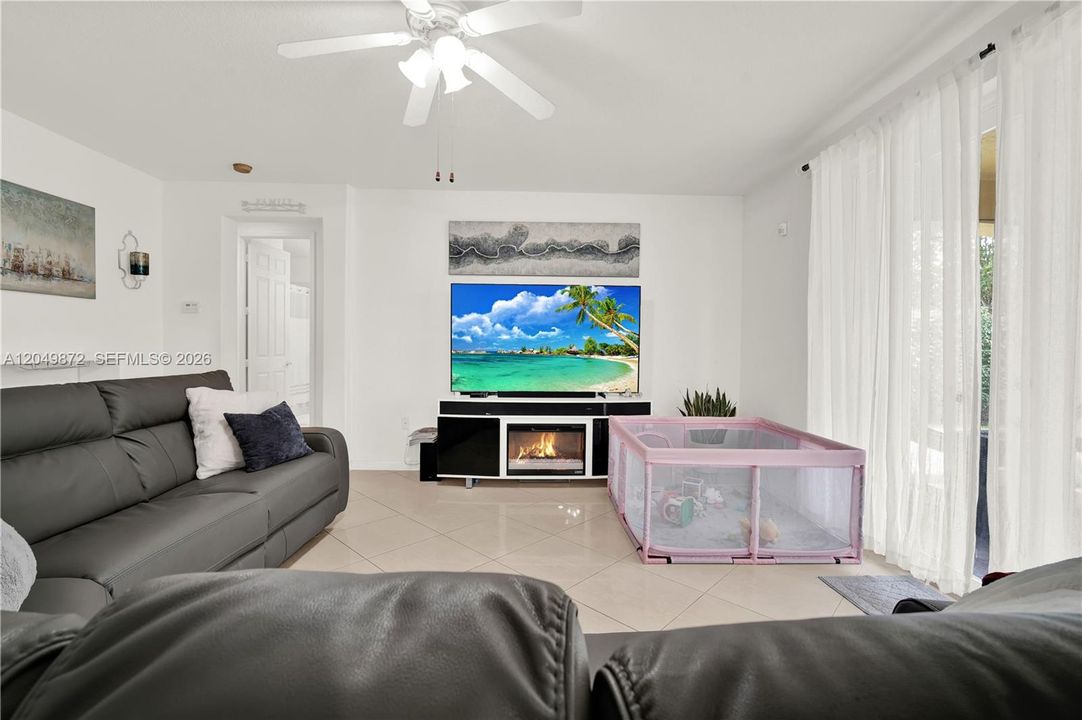 For Rent: $4,490 (5 beds, 3 baths, 2962 Square Feet)