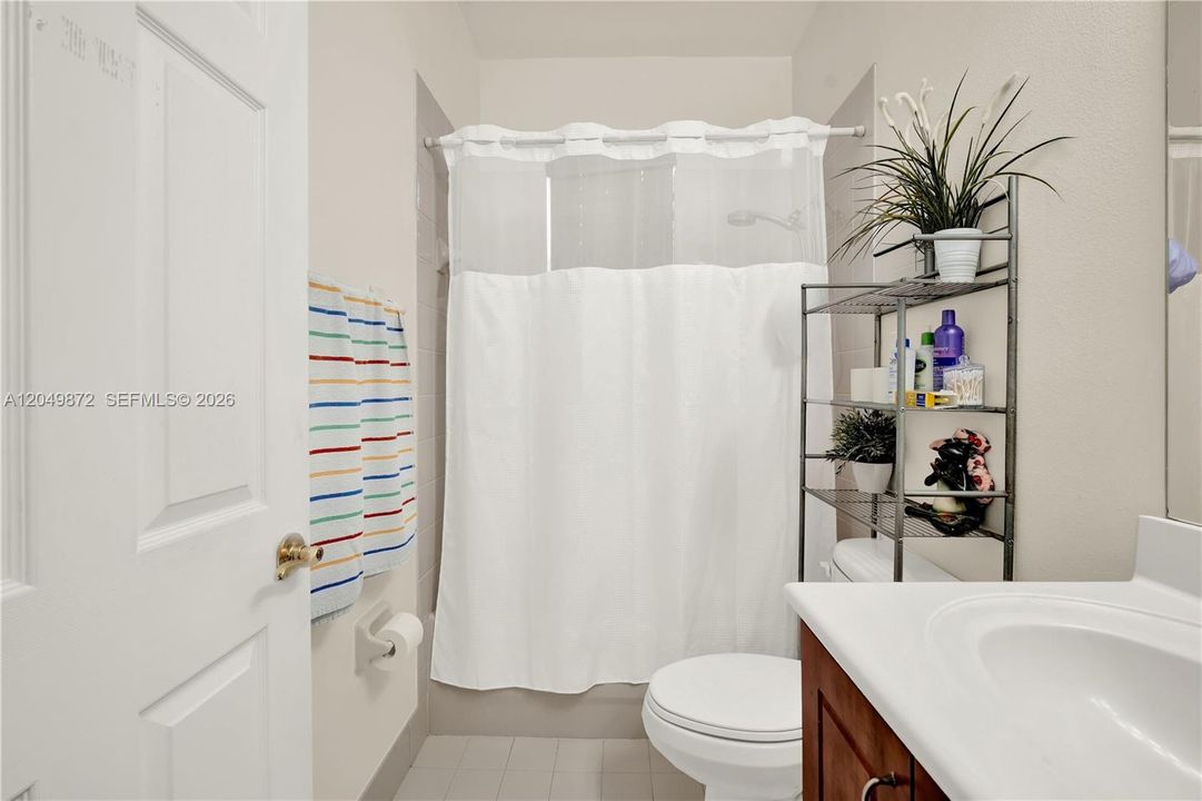 For Rent: $4,490 (5 beds, 3 baths, 2962 Square Feet)