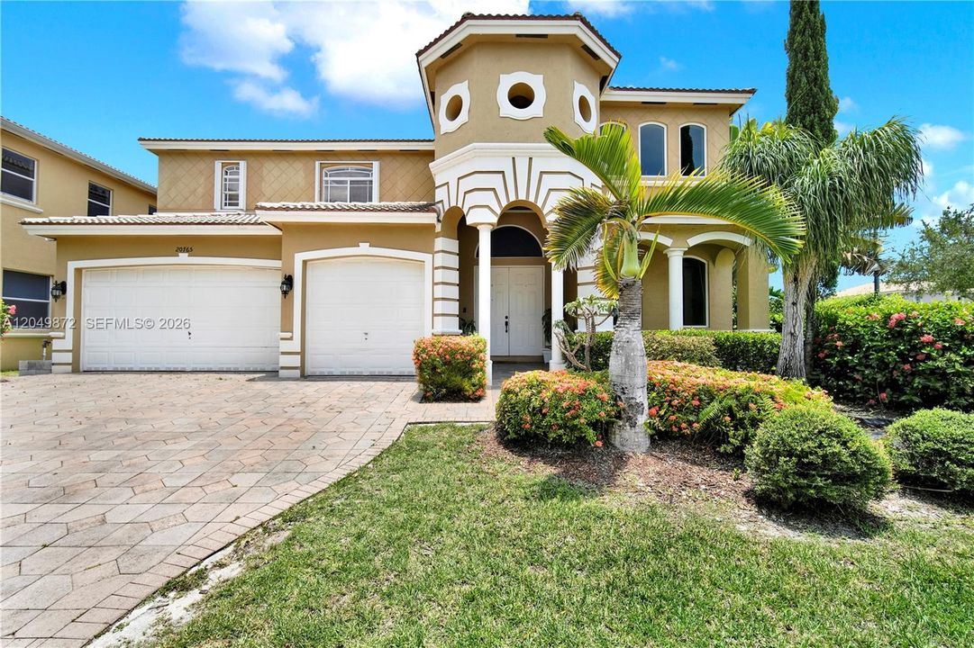 For Rent: $4,490 (5 beds, 3 baths, 2962 Square Feet)