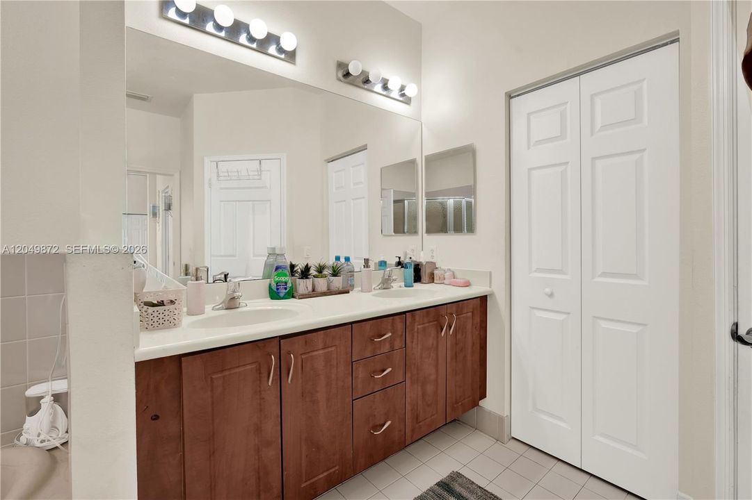 For Rent: $4,490 (5 beds, 3 baths, 2962 Square Feet)