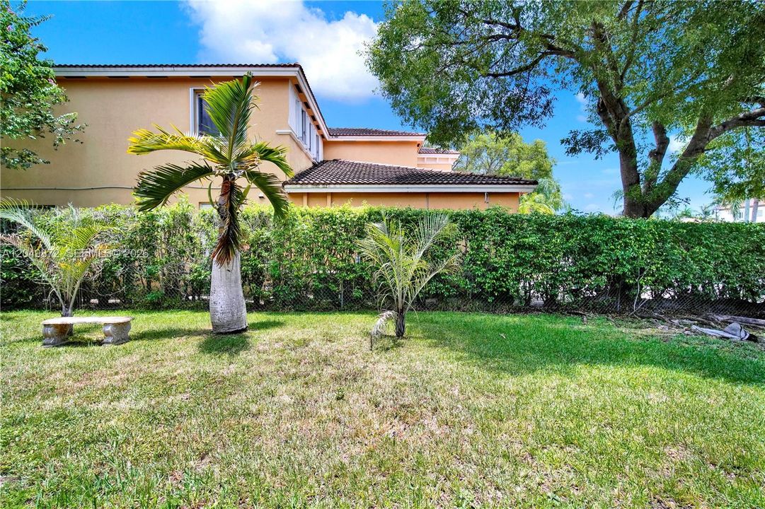 For Rent: $4,490 (5 beds, 3 baths, 2962 Square Feet)
