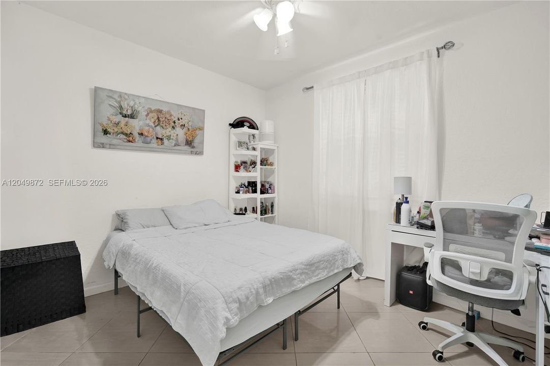 For Rent: $4,490 (5 beds, 3 baths, 2962 Square Feet)