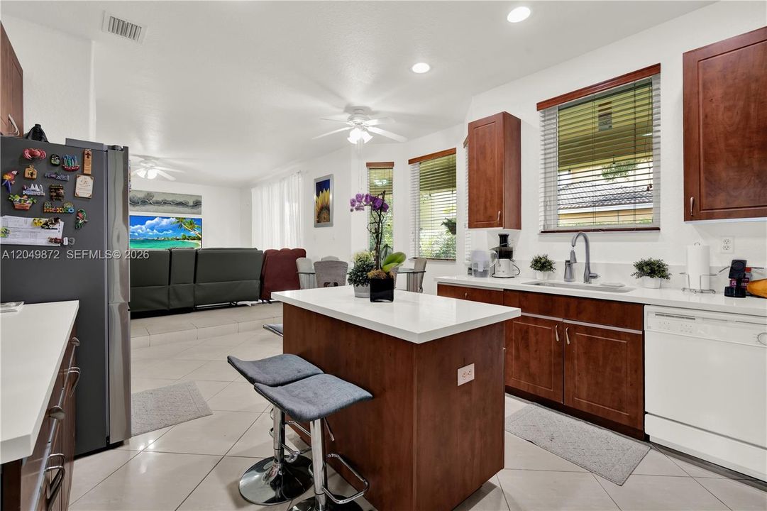 For Rent: $4,490 (5 beds, 3 baths, 2962 Square Feet)