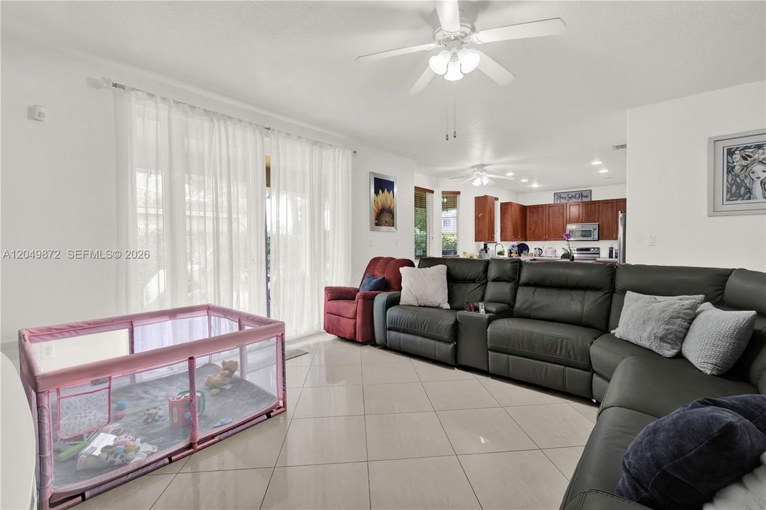 For Rent: $4,490 (5 beds, 3 baths, 2962 Square Feet)