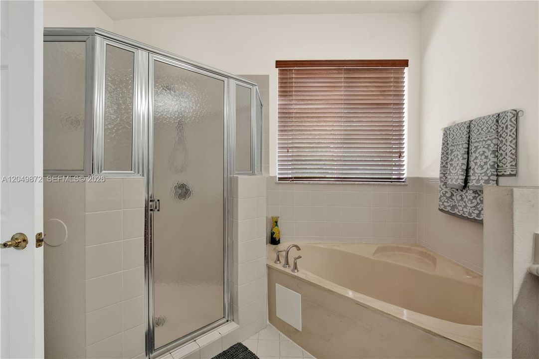 For Rent: $4,490 (5 beds, 3 baths, 2962 Square Feet)