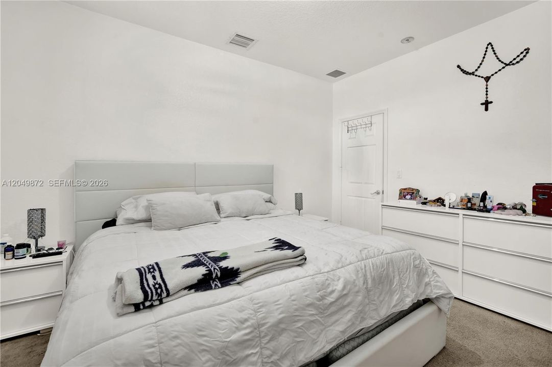 For Rent: $4,490 (5 beds, 3 baths, 2962 Square Feet)