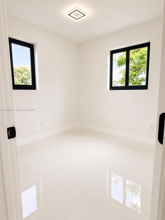 For Sale: $525,000 (3 beds, 2 baths, 920 Square Feet)