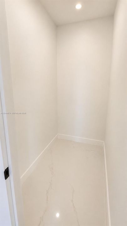 For Sale: $525,000 (3 beds, 2 baths, 920 Square Feet)