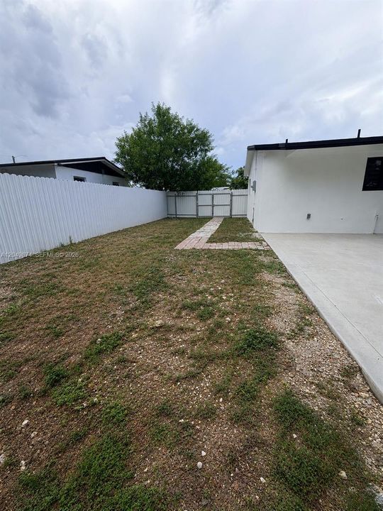 For Sale: $525,000 (3 beds, 2 baths, 920 Square Feet)