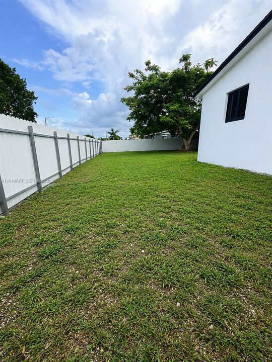 For Sale: $525,000 (3 beds, 2 baths, 920 Square Feet)