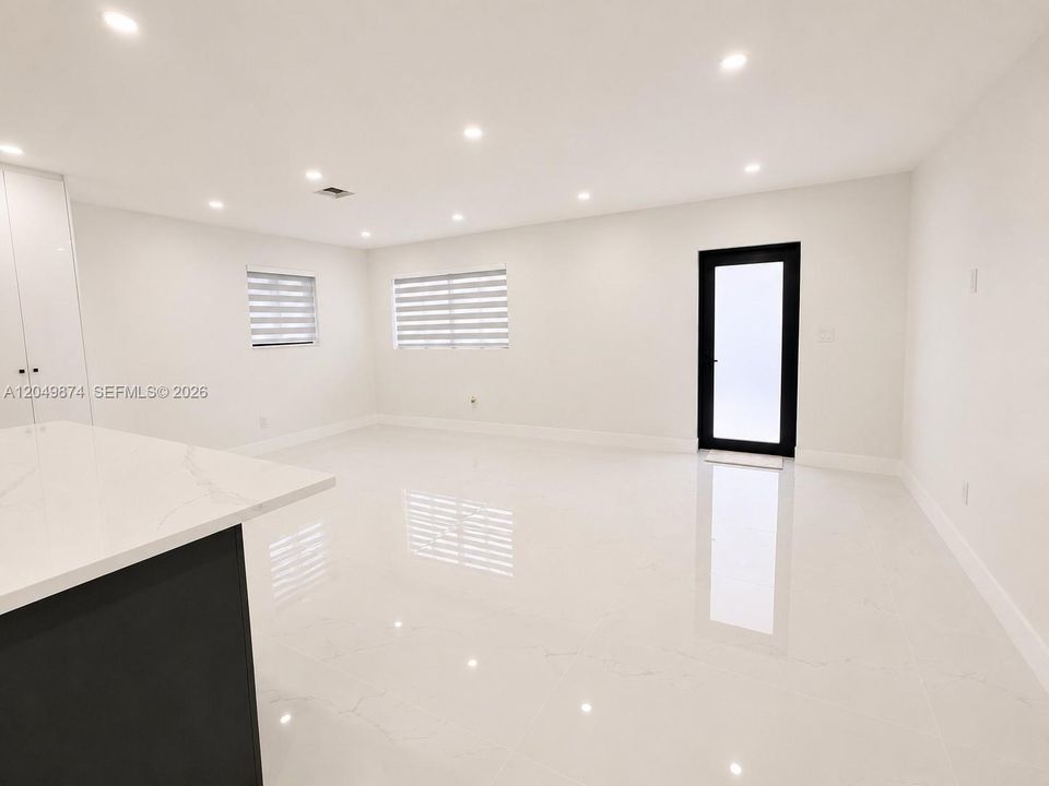 For Sale: $525,000 (3 beds, 2 baths, 920 Square Feet)