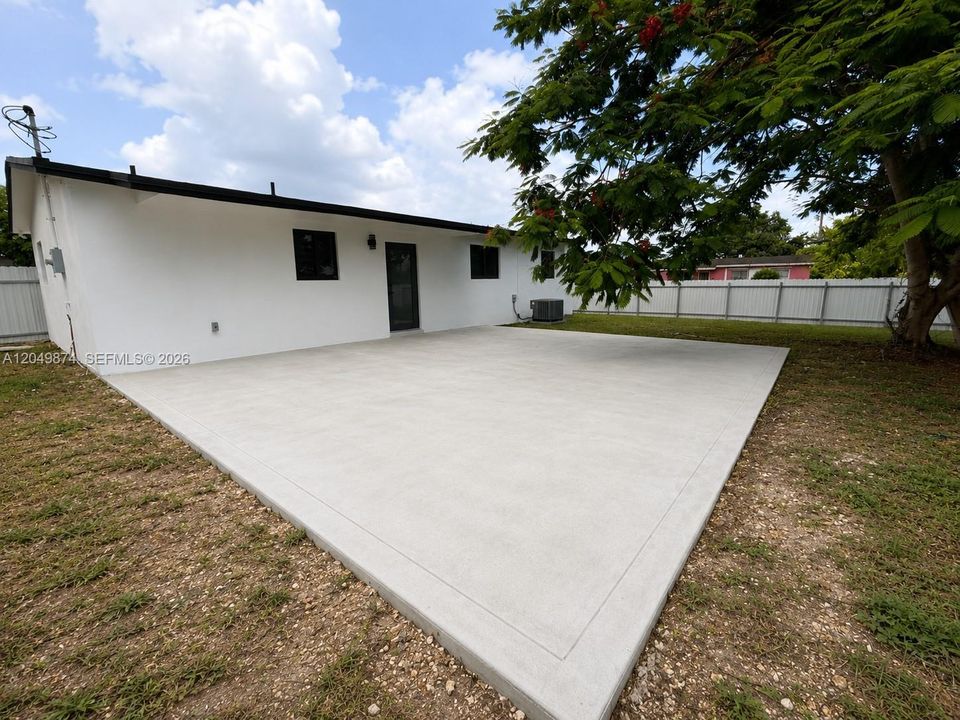 For Sale: $525,000 (3 beds, 2 baths, 920 Square Feet)