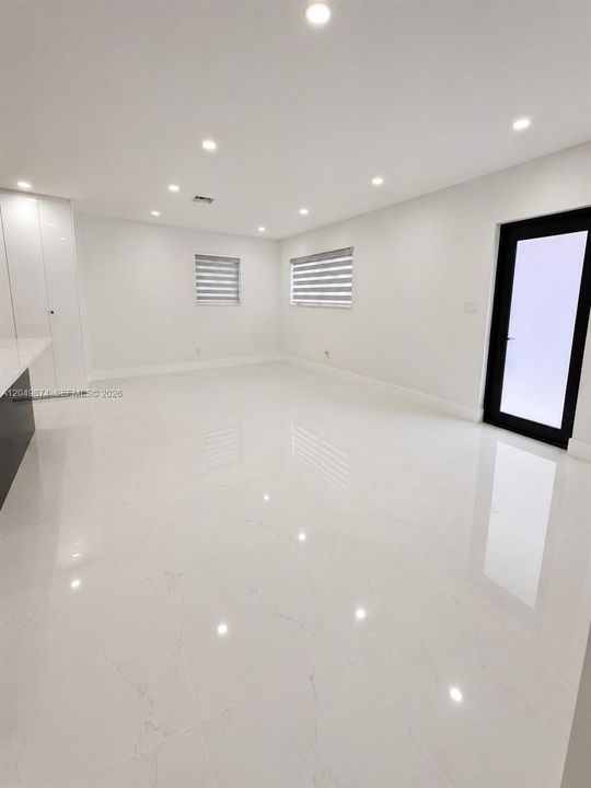 For Sale: $525,000 (3 beds, 2 baths, 920 Square Feet)