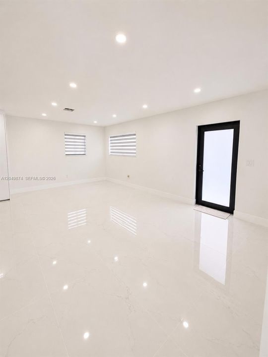 For Sale: $525,000 (3 beds, 2 baths, 920 Square Feet)