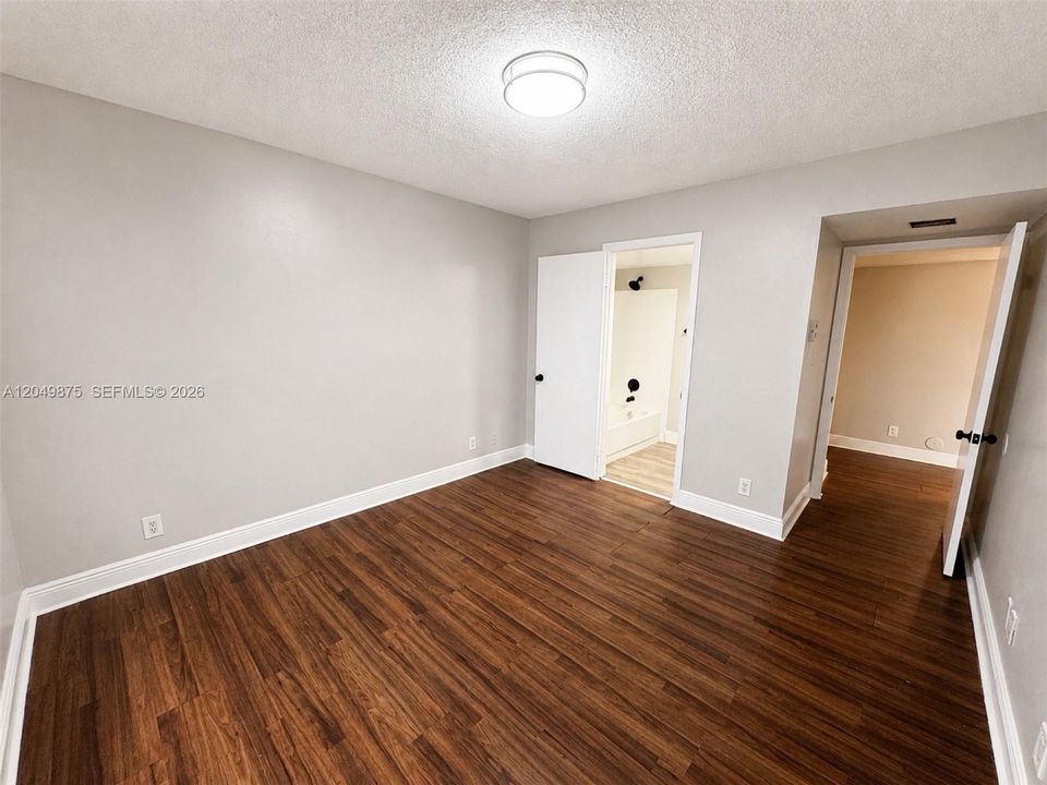 В аренду: $2,300 (2 спален, 2 ванн, 1140 Квадратных фут)