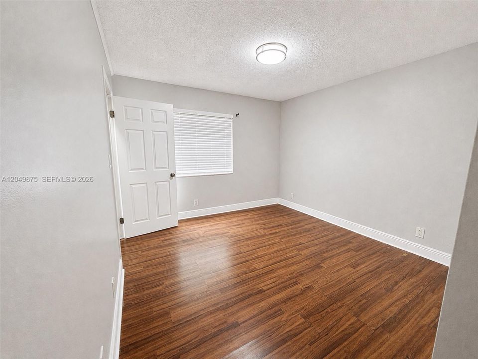 В аренду: $2,300 (2 спален, 2 ванн, 1140 Квадратных фут)