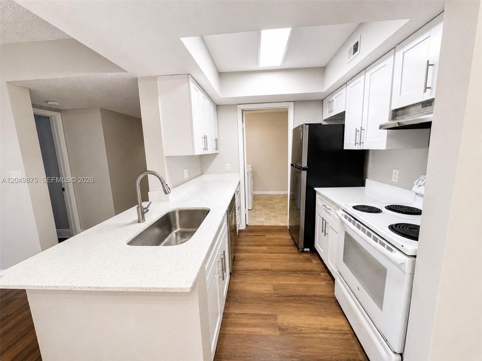 В аренду: $2,300 (2 спален, 2 ванн, 1140 Квадратных фут)