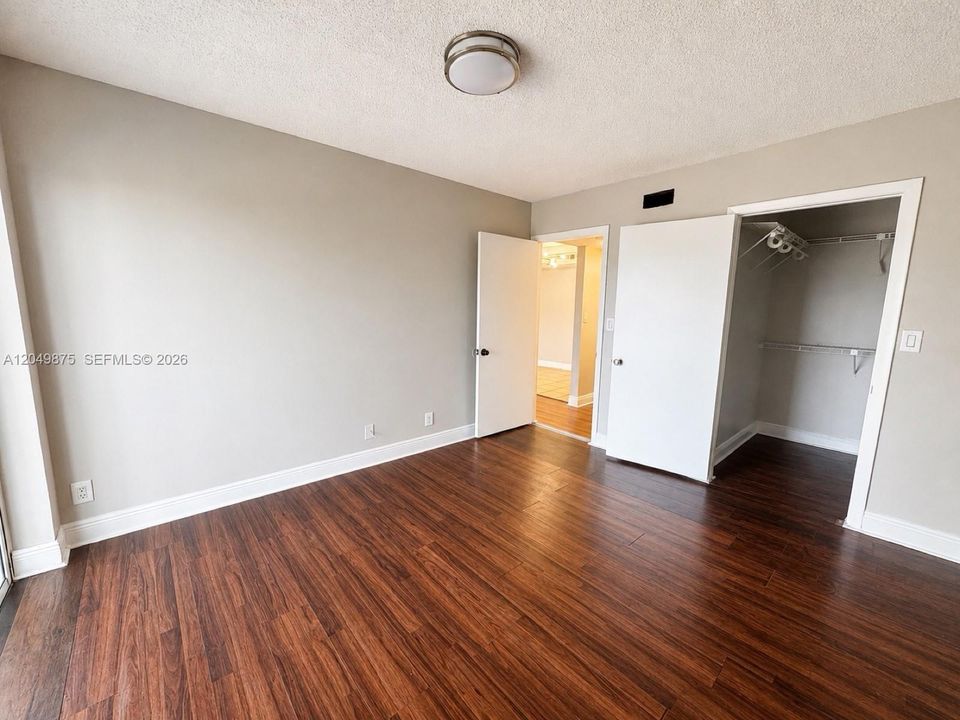 В аренду: $2,300 (2 спален, 2 ванн, 1140 Квадратных фут)