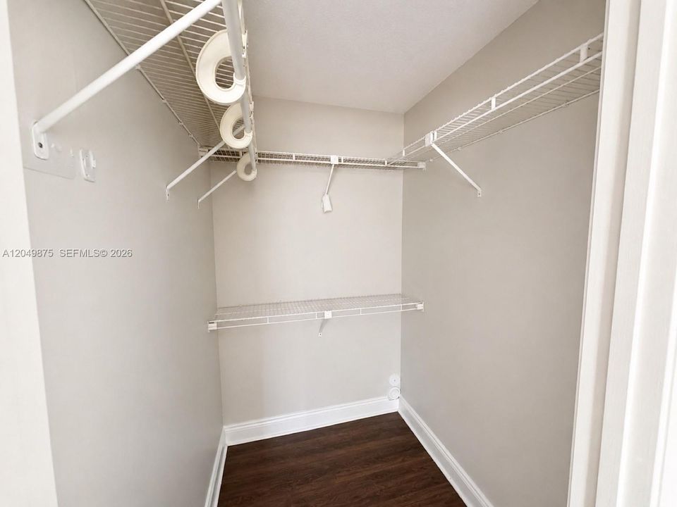 В аренду: $2,300 (2 спален, 2 ванн, 1140 Квадратных фут)