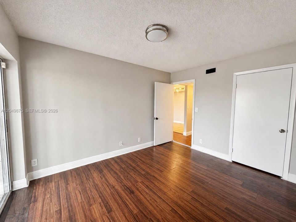В аренду: $2,300 (2 спален, 2 ванн, 1140 Квадратных фут)