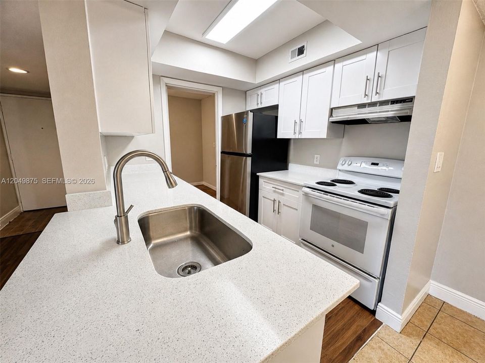 В аренду: $2,300 (2 спален, 2 ванн, 1140 Квадратных фут)