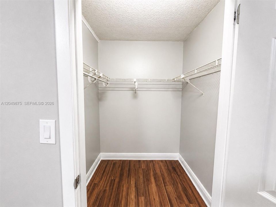 В аренду: $2,300 (2 спален, 2 ванн, 1140 Квадратных фут)