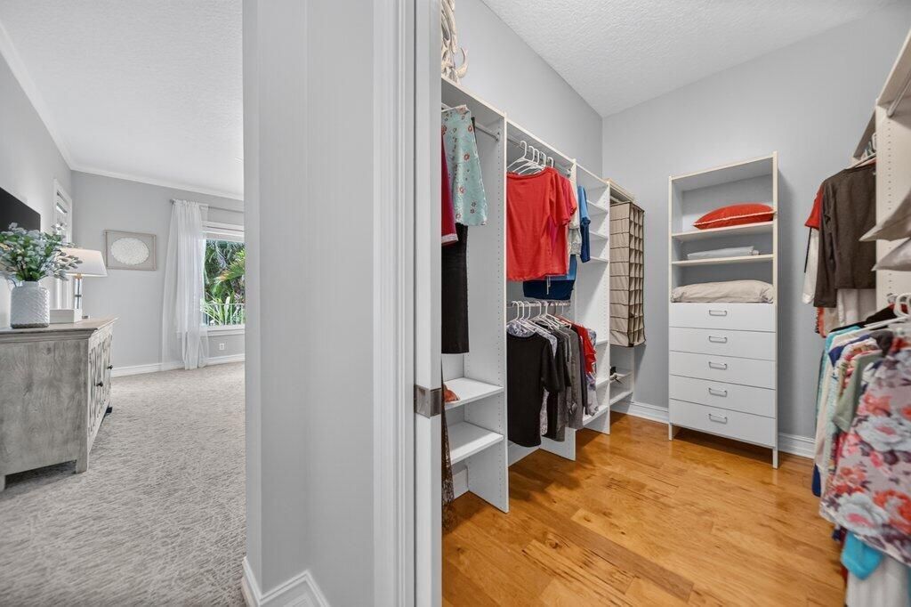 primarycloset2.jpg-SMALL