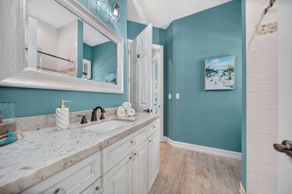 guestbath1b.jpg-SMALL