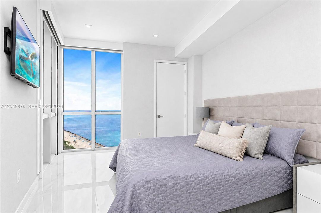 For Sale: $2,495,000 (3 beds, 3 baths, 2174 Square Feet)