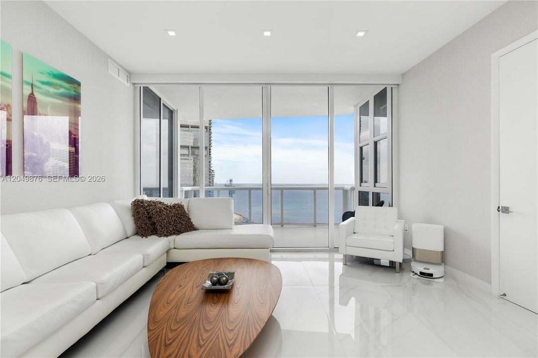 For Sale: $2,495,000 (3 beds, 3 baths, 2174 Square Feet)