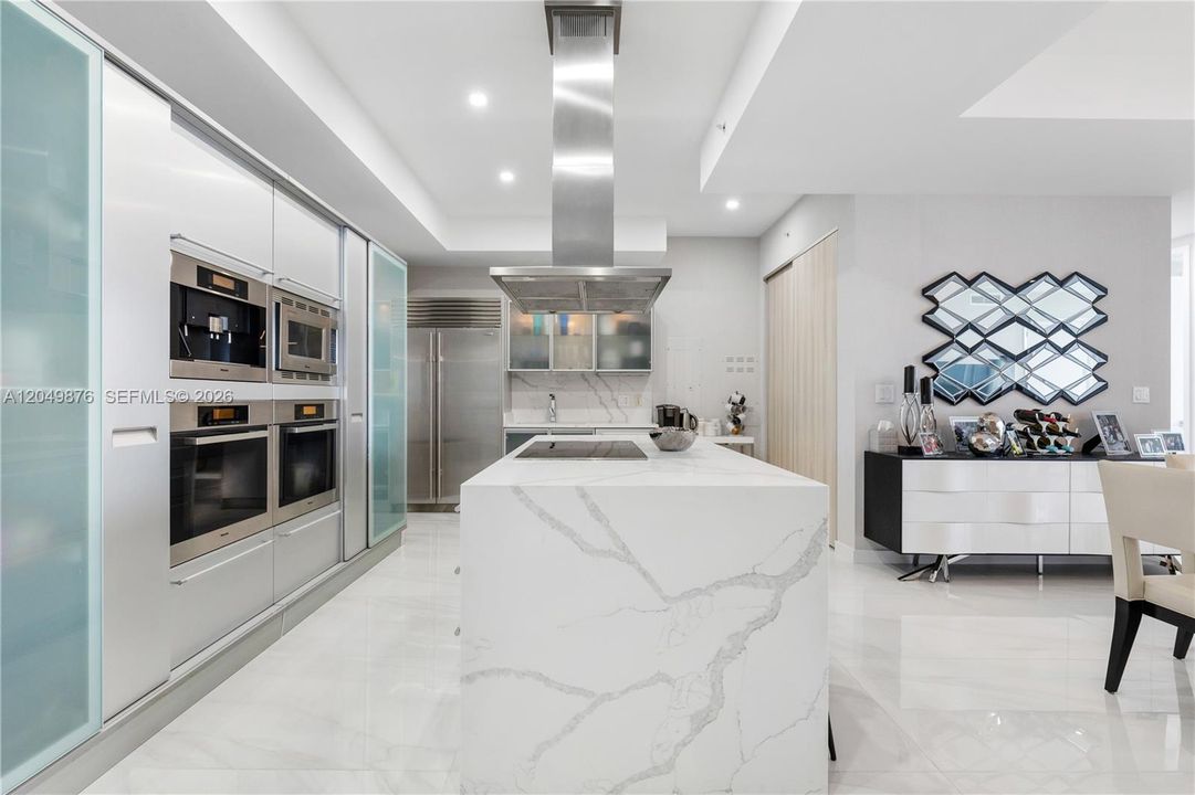 For Sale: $2,495,000 (3 beds, 3 baths, 2174 Square Feet)