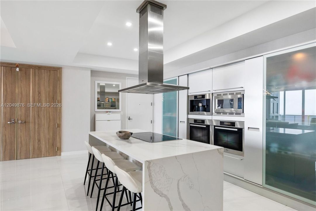 For Sale: $2,495,000 (3 beds, 3 baths, 2174 Square Feet)