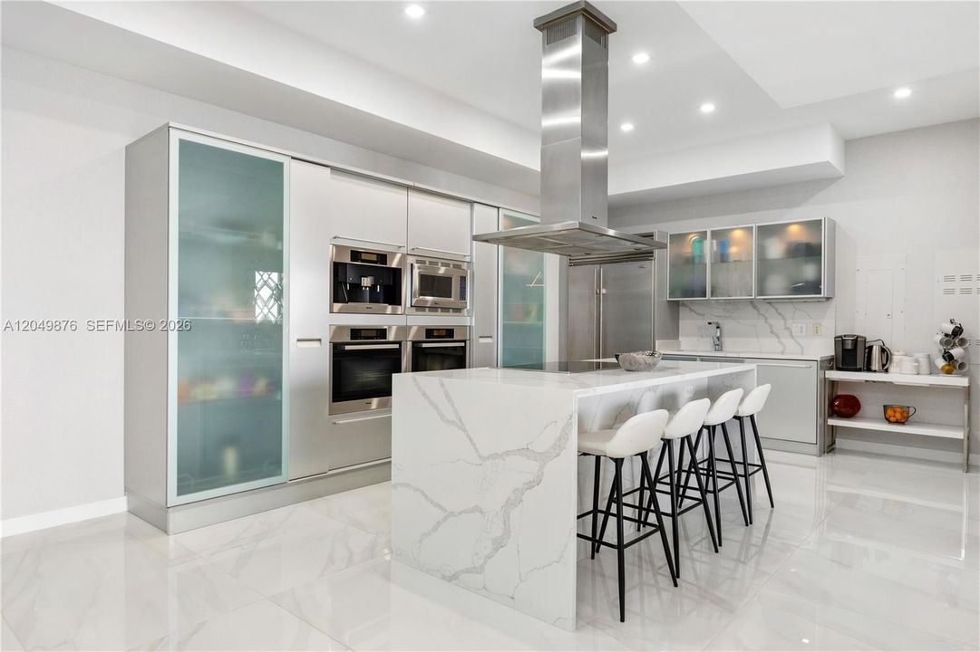For Sale: $2,495,000 (3 beds, 3 baths, 2174 Square Feet)