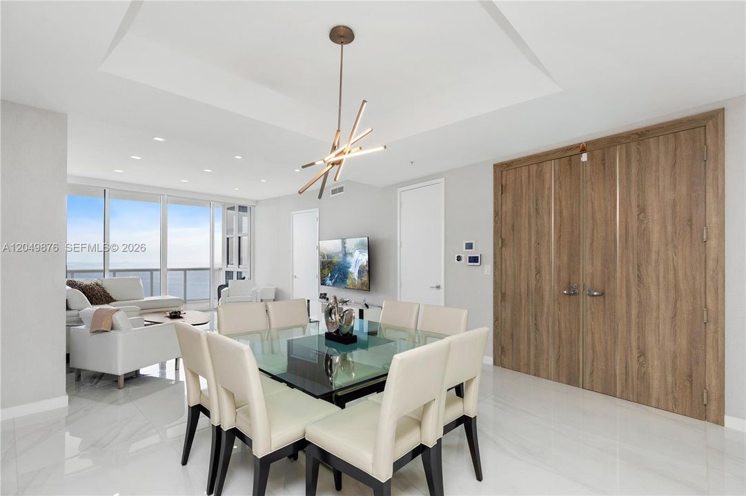 For Sale: $2,495,000 (3 beds, 3 baths, 2174 Square Feet)