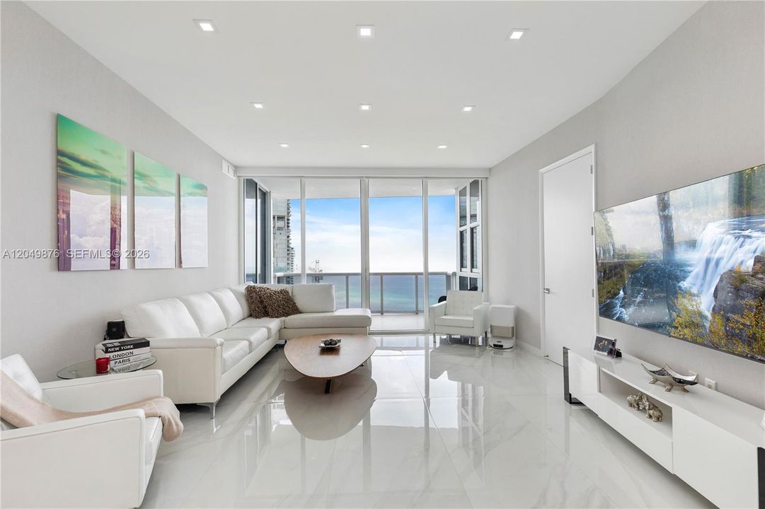 For Sale: $2,495,000 (3 beds, 3 baths, 2174 Square Feet)