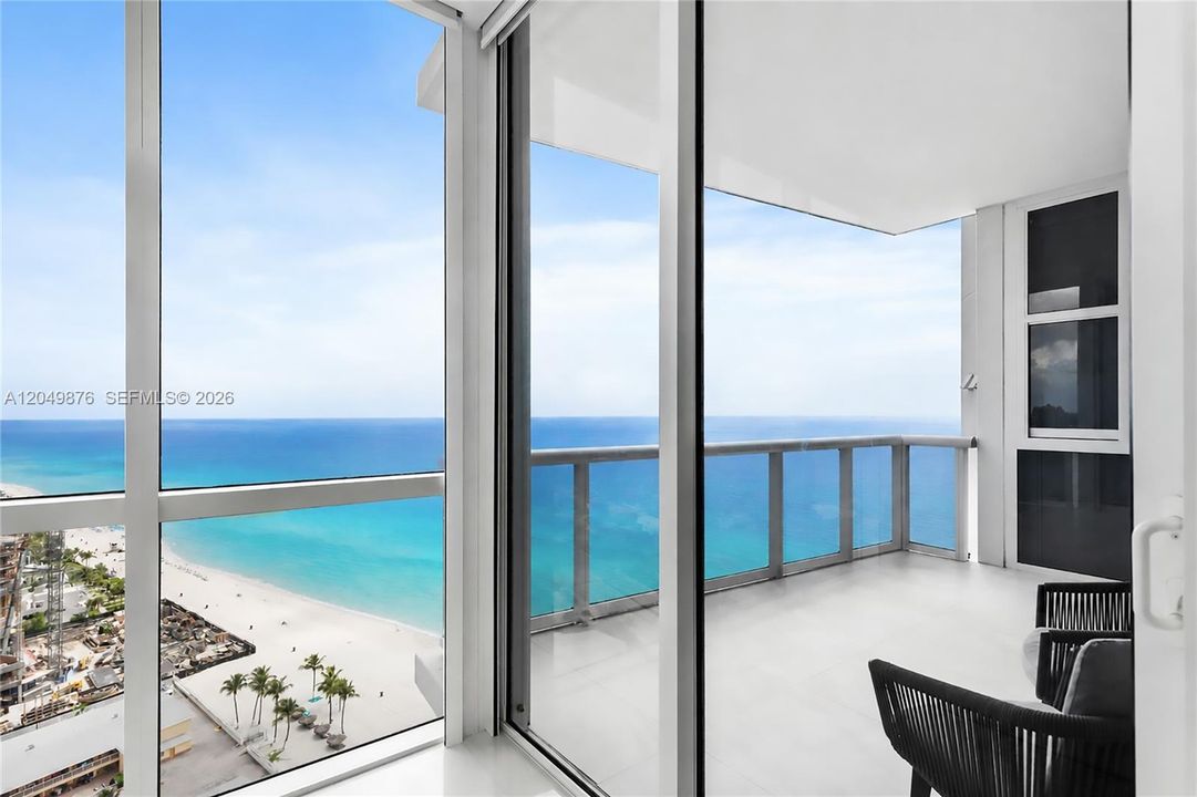 For Sale: $2,495,000 (3 beds, 3 baths, 2174 Square Feet)