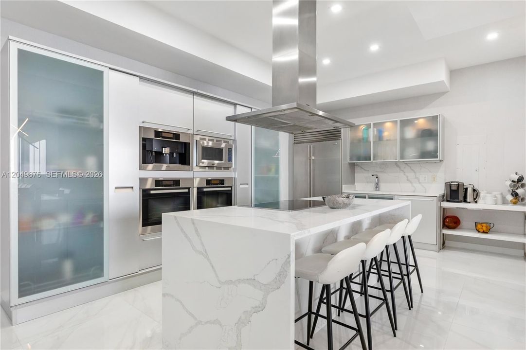 For Sale: $2,495,000 (3 beds, 3 baths, 2174 Square Feet)