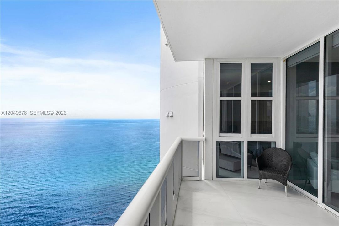 For Sale: $2,495,000 (3 beds, 3 baths, 2174 Square Feet)