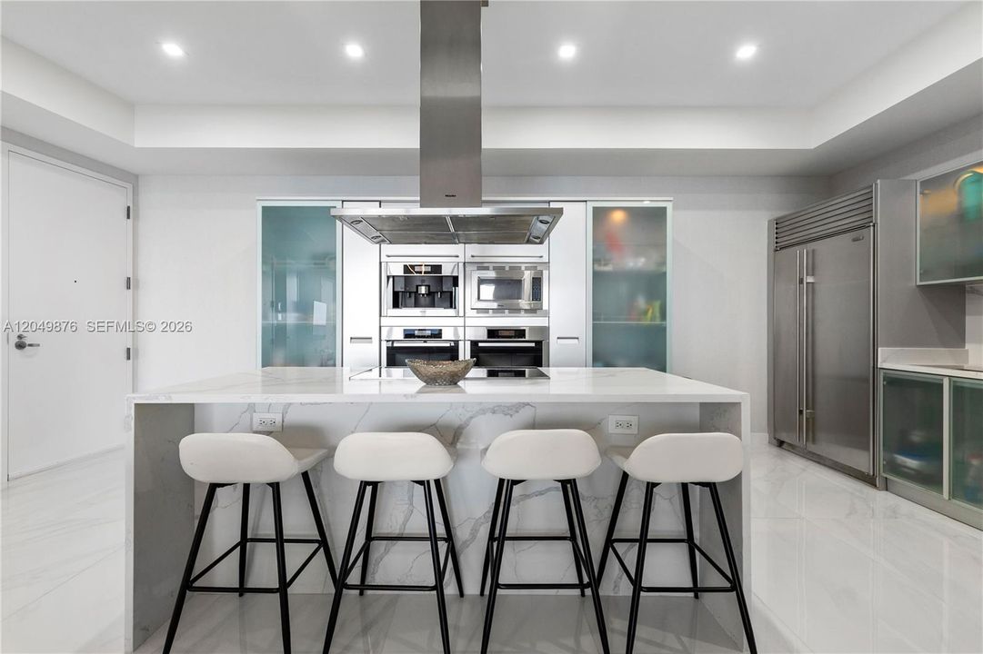 For Sale: $2,495,000 (3 beds, 3 baths, 2174 Square Feet)