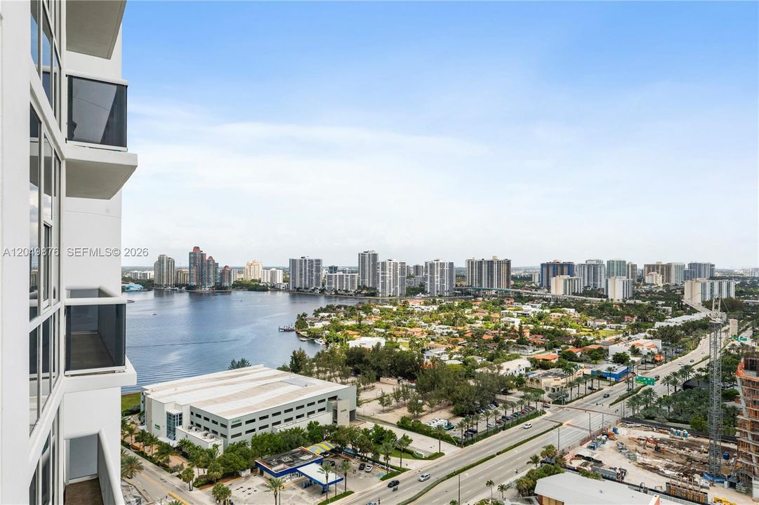 For Sale: $2,495,000 (3 beds, 3 baths, 2174 Square Feet)