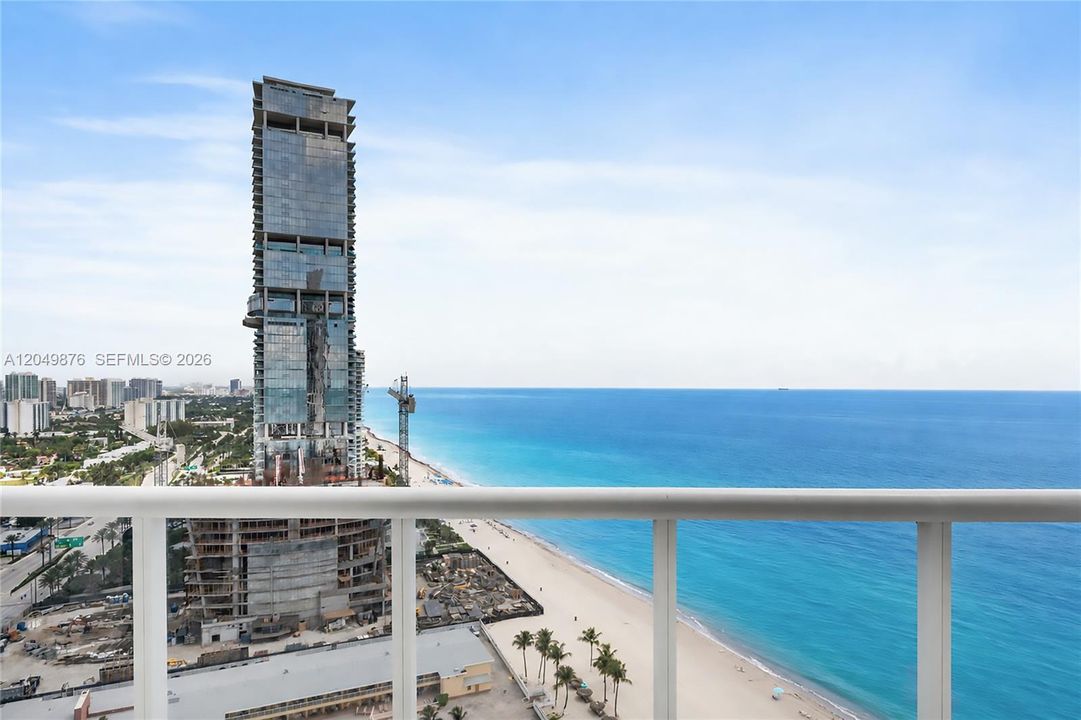 For Sale: $2,495,000 (3 beds, 3 baths, 2174 Square Feet)