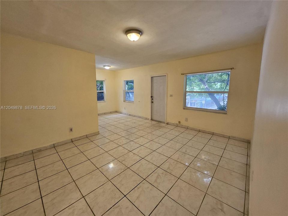 For Rent: $2,500 (2 beds, 1 baths, 800 Square Feet)