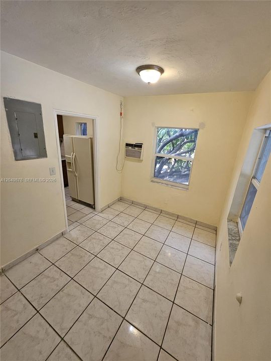 For Rent: $2,500 (2 beds, 1 baths, 800 Square Feet)