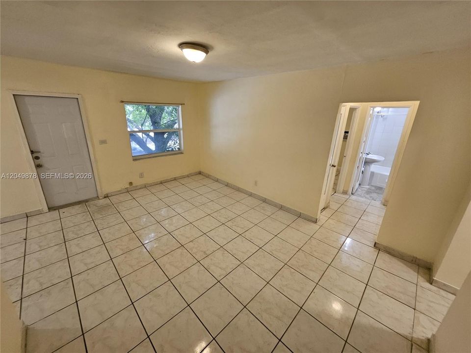 For Rent: $2,500 (2 beds, 1 baths, 800 Square Feet)