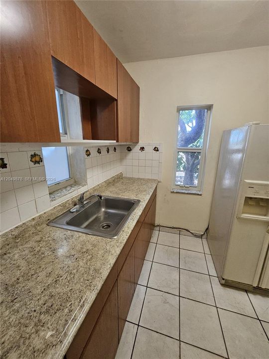 For Rent: $2,500 (2 beds, 1 baths, 800 Square Feet)