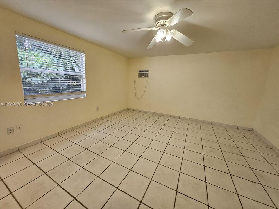 For Rent: $2,500 (2 beds, 1 baths, 800 Square Feet)